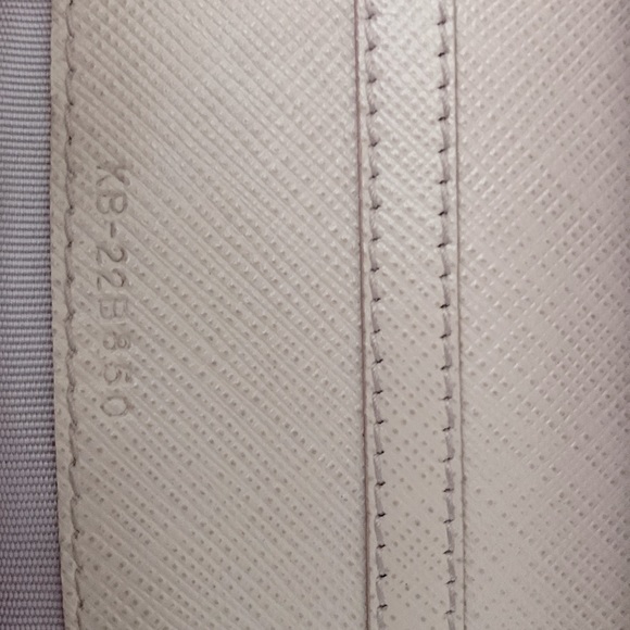 Ferragamo Vara Wallet on Chain - Picture 12 of 13